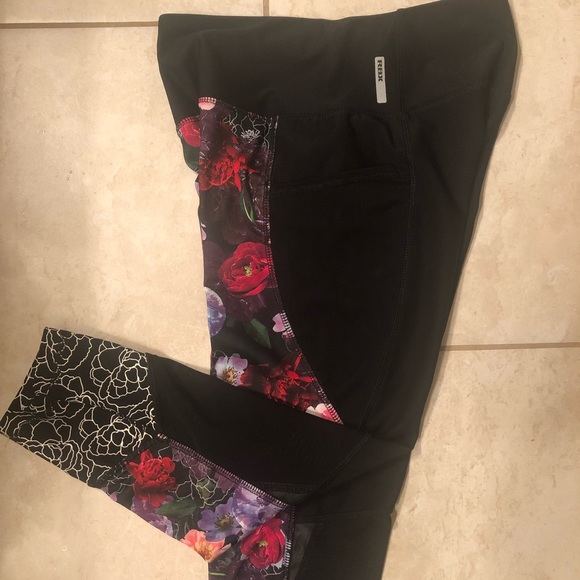 Reebok Pants - Reebok RBK Athletic Capri Leggings Size S